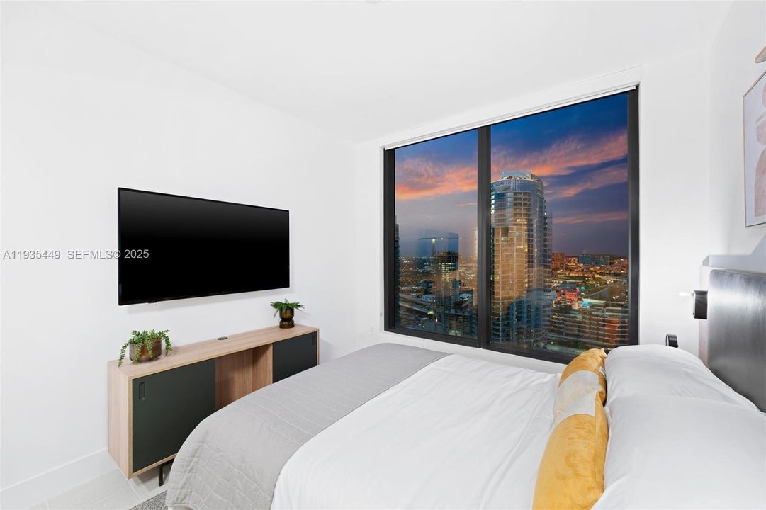 For Sale: $1,599,000 (3 beds, 2 baths, 1246 Square Feet)