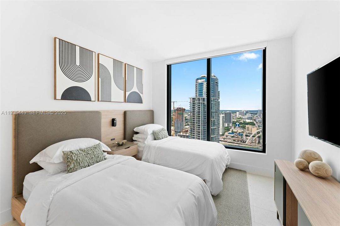 For Sale: $1,599,000 (3 beds, 2 baths, 1246 Square Feet)