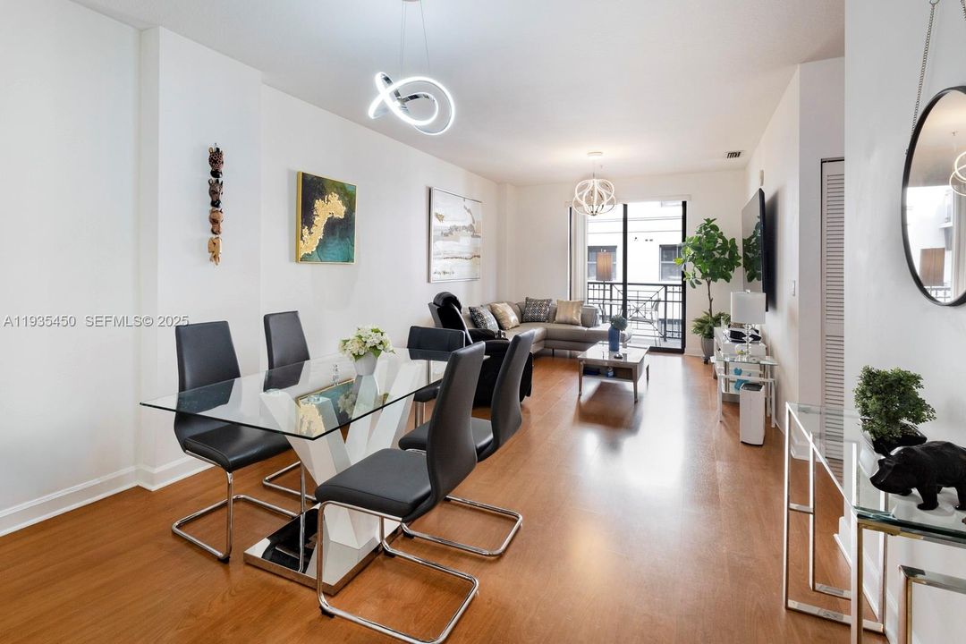 待售: $420,000 (2 贝兹, 2 浴室, 1145 平方英尺)