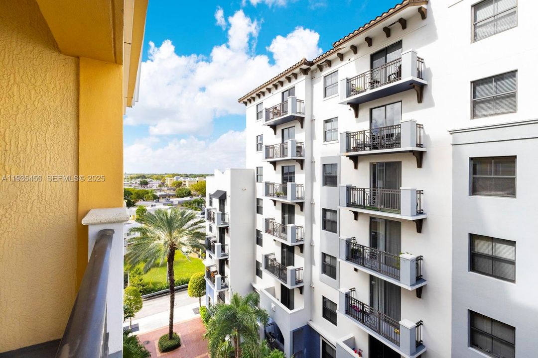 待售: $420,000 (2 贝兹, 2 浴室, 1145 平方英尺)