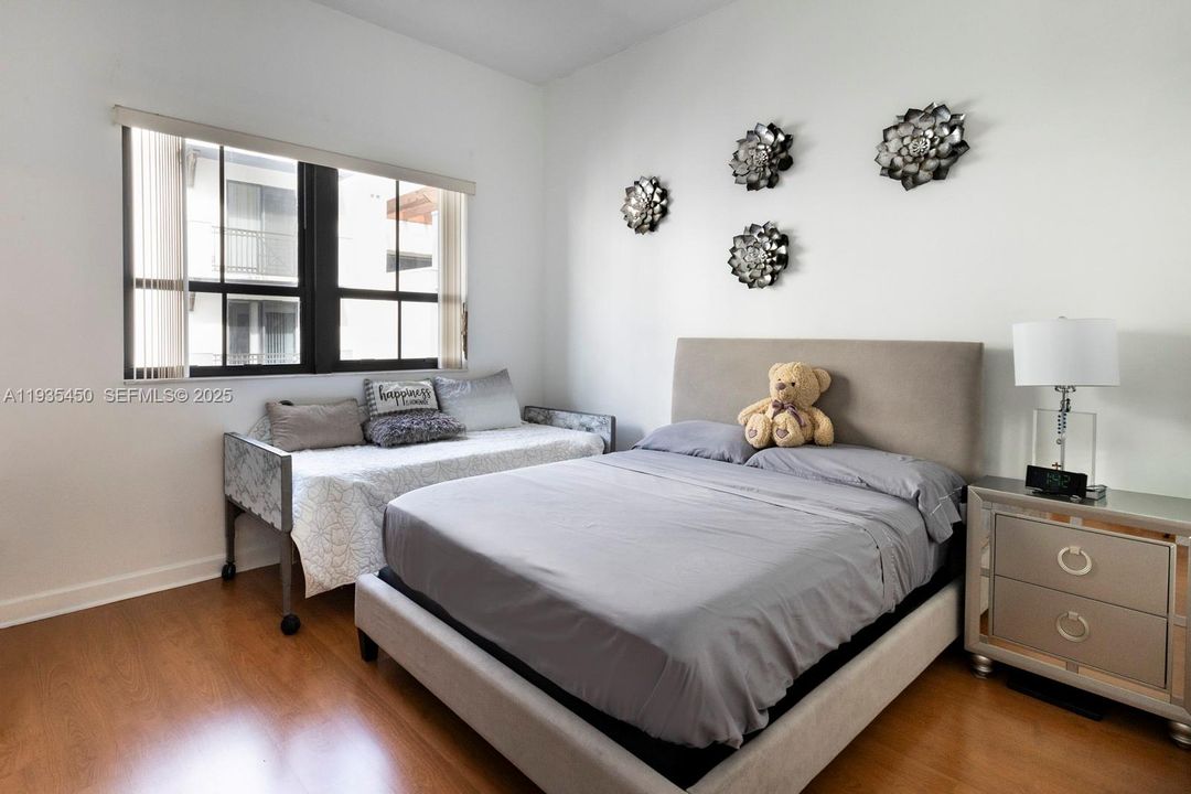 待售: $420,000 (2 贝兹, 2 浴室, 1145 平方英尺)