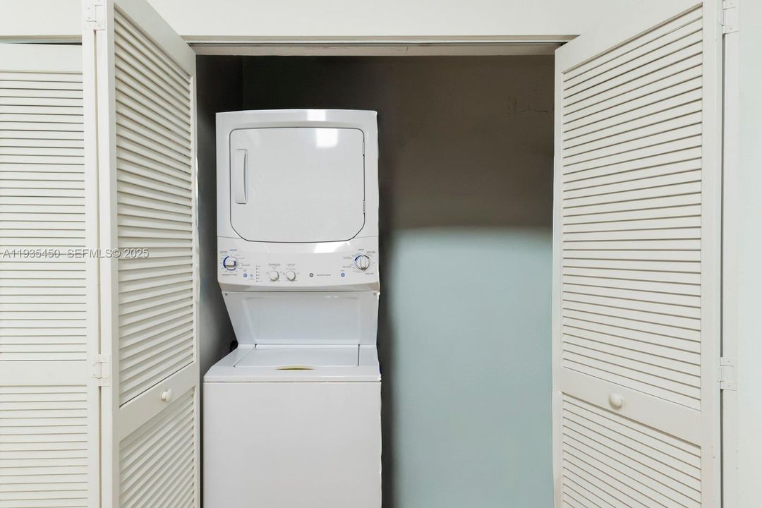 待售: $420,000 (2 贝兹, 2 浴室, 1145 平方英尺)