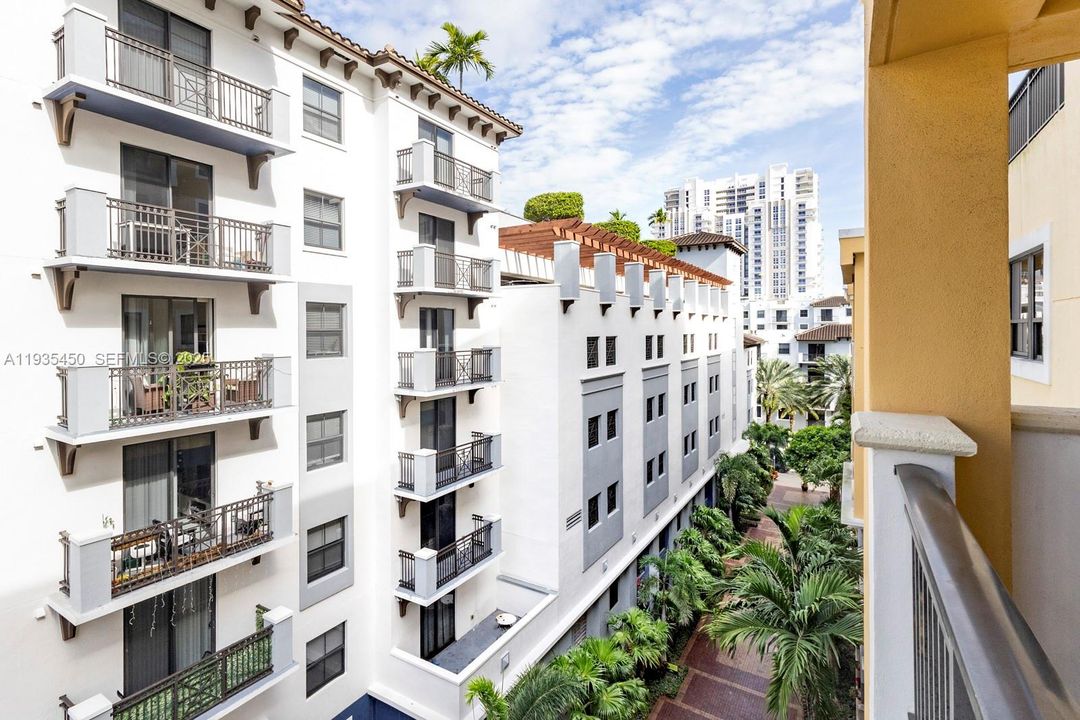 待售: $420,000 (2 贝兹, 2 浴室, 1145 平方英尺)