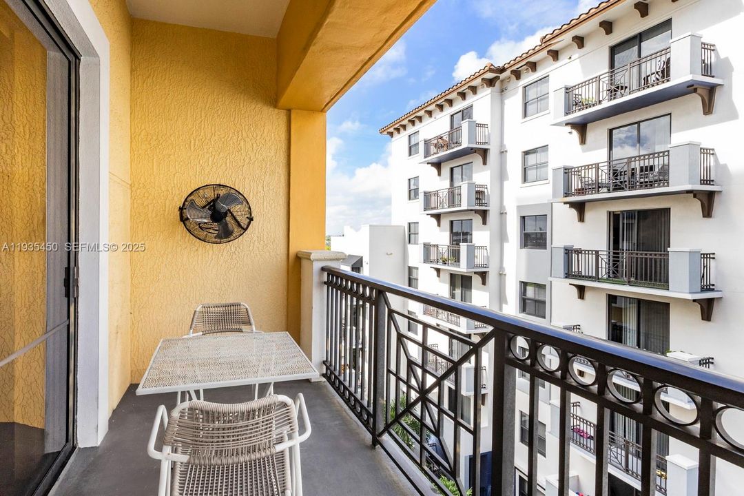 待售: $420,000 (2 贝兹, 2 浴室, 1145 平方英尺)