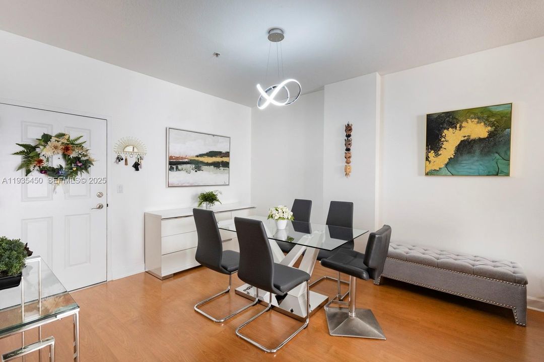 待售: $420,000 (2 贝兹, 2 浴室, 1145 平方英尺)