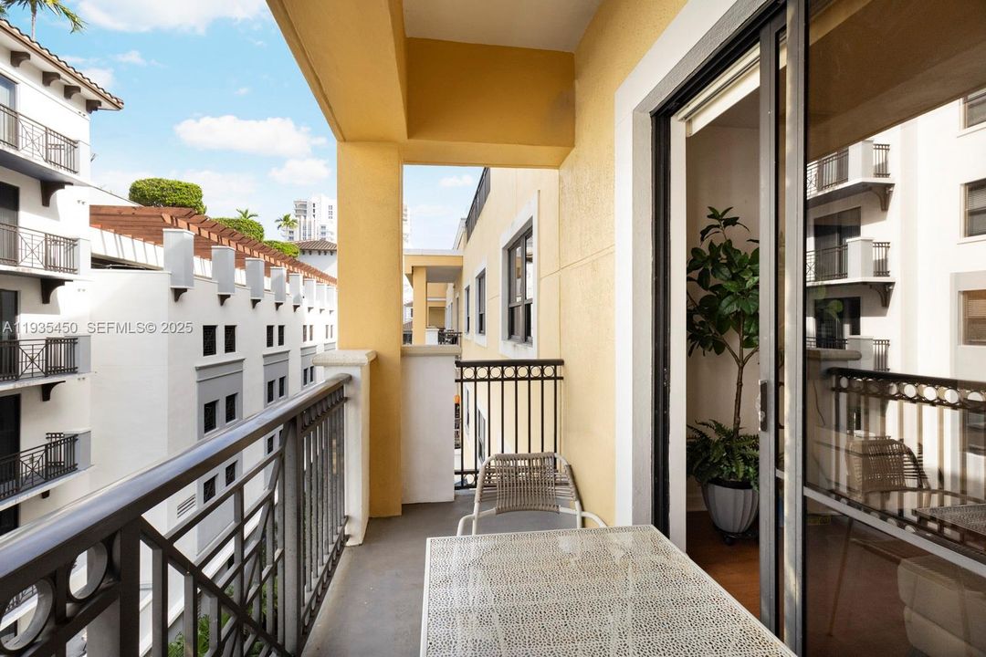 待售: $420,000 (2 贝兹, 2 浴室, 1145 平方英尺)