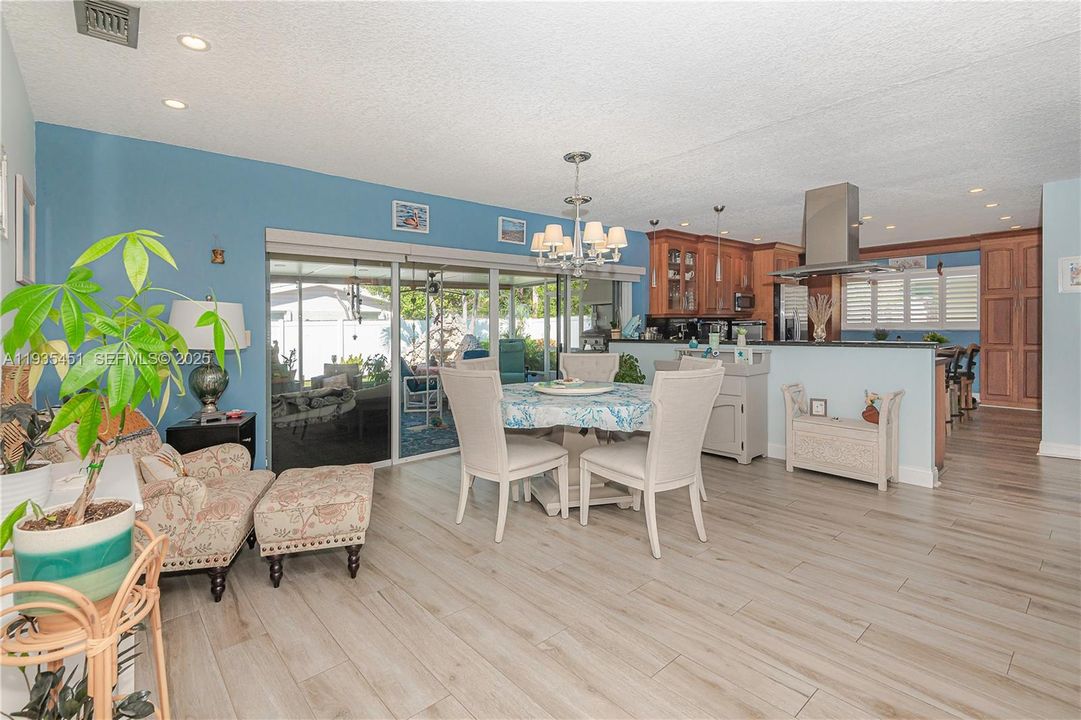 For Sale: $679,900 (2 beds, 2 baths, 1450 Square Feet)