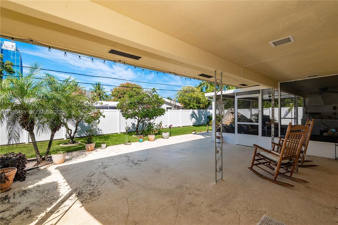 For Sale: $679,900 (2 beds, 2 baths, 1450 Square Feet)