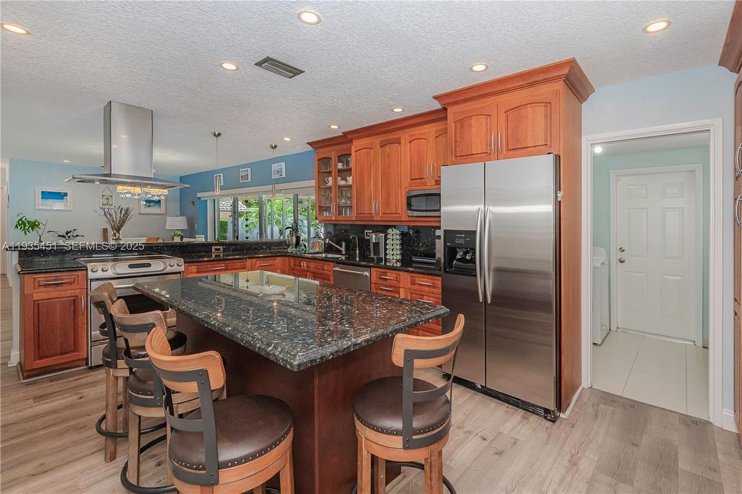 For Sale: $679,900 (2 beds, 2 baths, 1450 Square Feet)