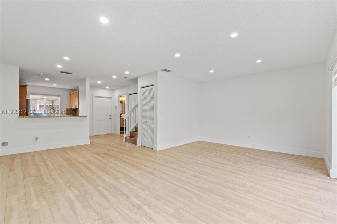 For Rent: $2,600 (3 beds, 2 baths, 1270 Square Feet)