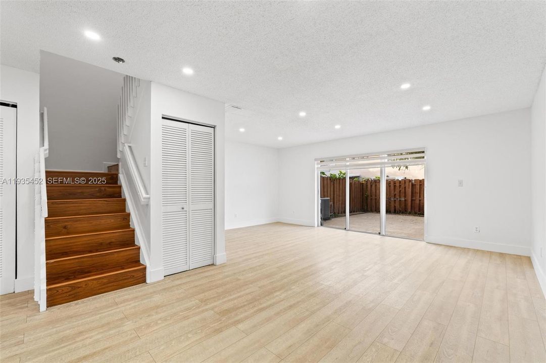 For Rent: $2,600 (3 beds, 2 baths, 1270 Square Feet)