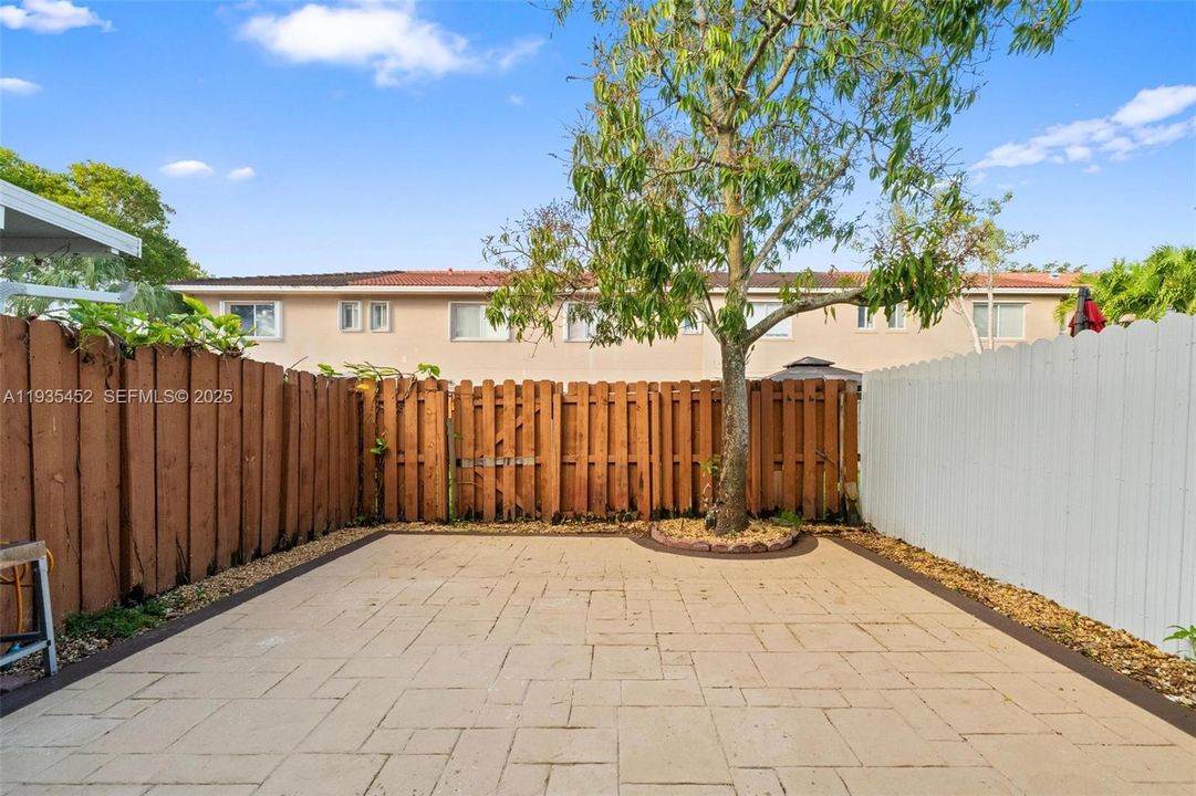 For Rent: $2,600 (3 beds, 2 baths, 1270 Square Feet)