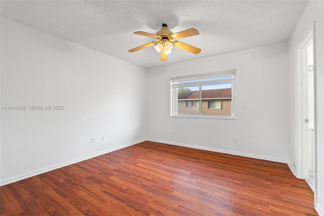 For Rent: $2,600 (3 beds, 2 baths, 1270 Square Feet)