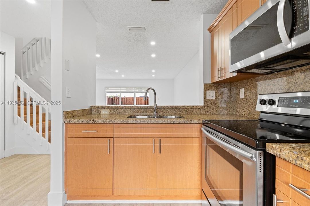 For Rent: $2,600 (3 beds, 2 baths, 1270 Square Feet)