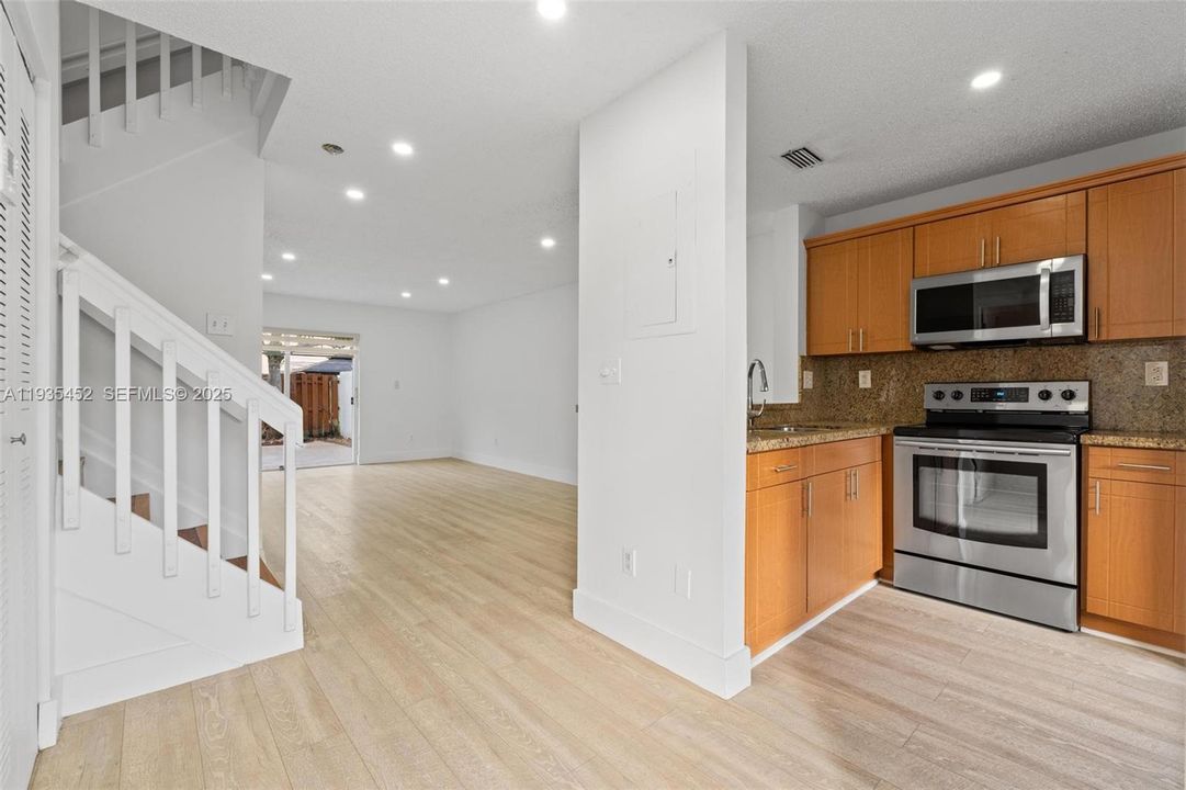 For Rent: $2,600 (3 beds, 2 baths, 1270 Square Feet)