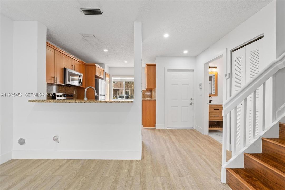 For Rent: $2,600 (3 beds, 2 baths, 1270 Square Feet)