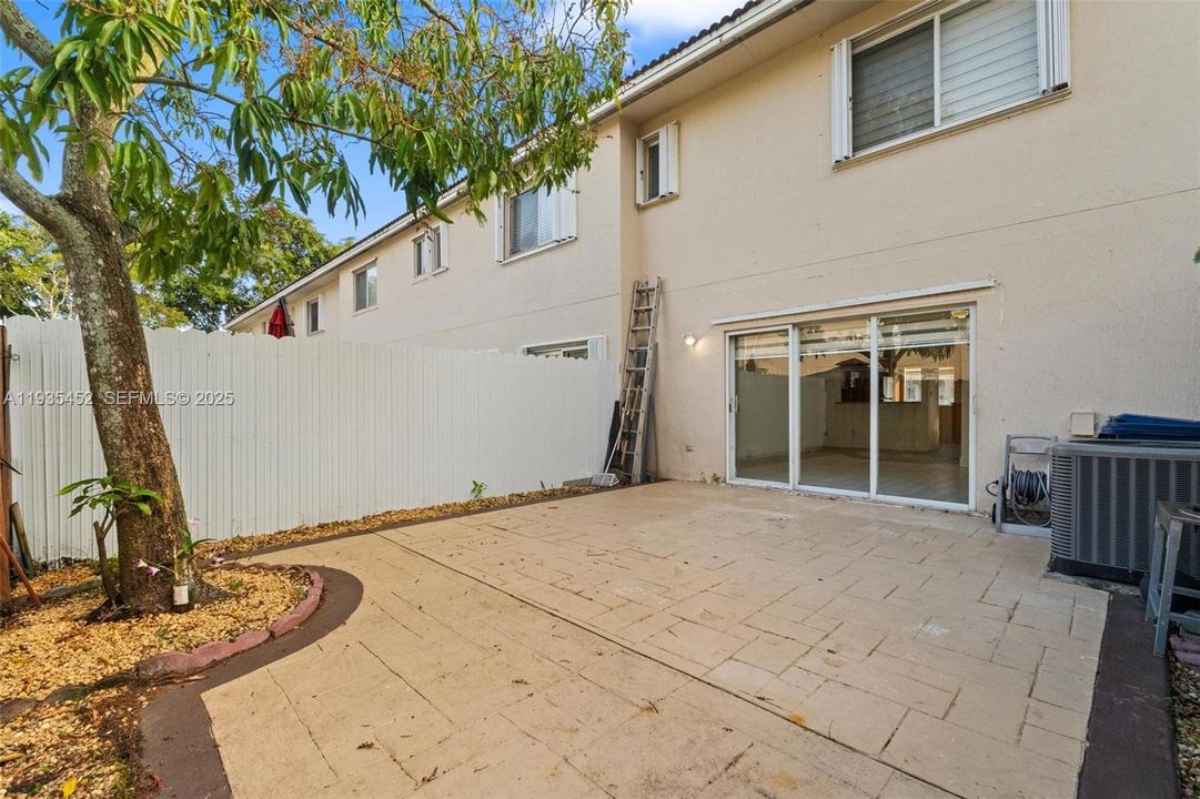 For Rent: $2,600 (3 beds, 2 baths, 1270 Square Feet)