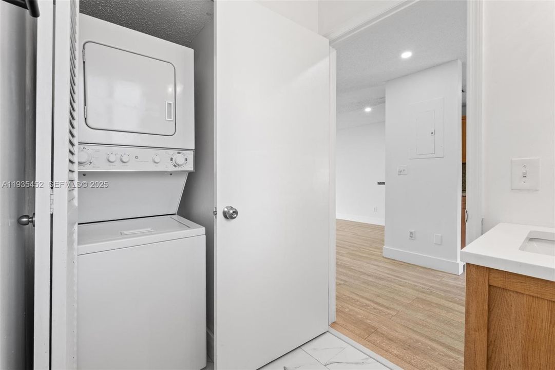 For Rent: $2,600 (3 beds, 2 baths, 1270 Square Feet)