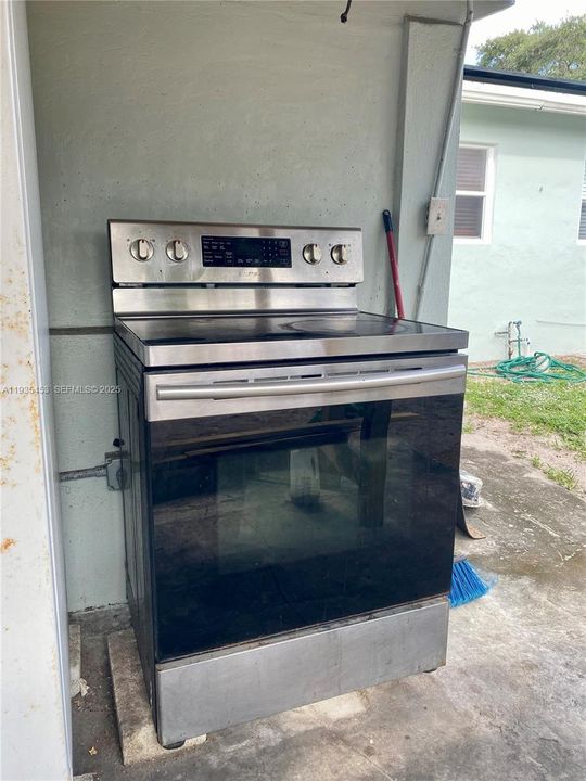 For Rent: $1,200 (1 beds, 1 baths, 1335 Square Feet)