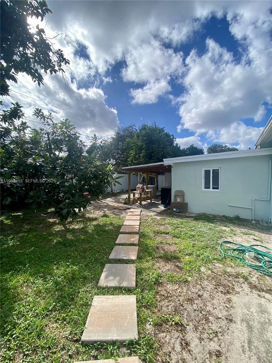 For Rent: $1,200 (1 beds, 1 baths, 1335 Square Feet)