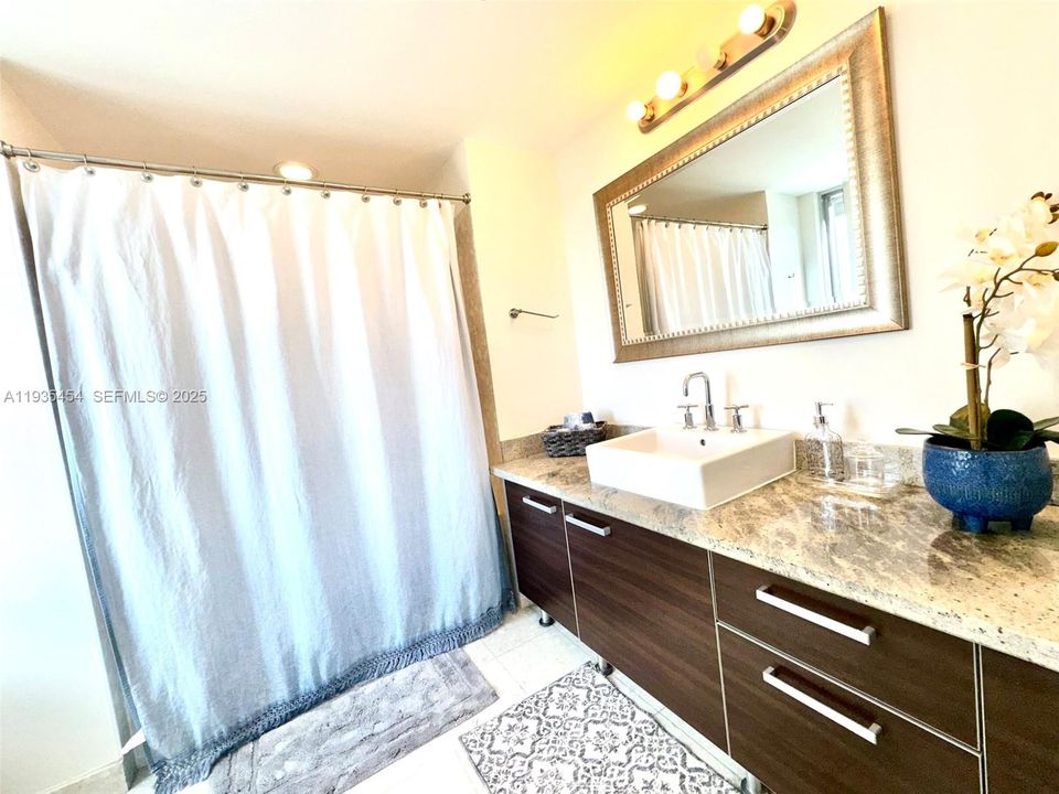 В аренду: $3,500 (2 спален, 2 ванн, 1212 Квадратных фут)