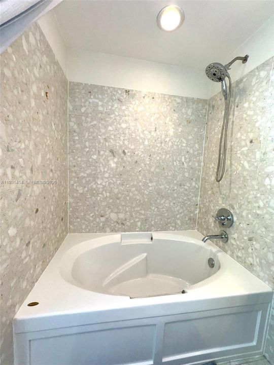 В аренду: $3,500 (2 спален, 2 ванн, 1212 Квадратных фут)