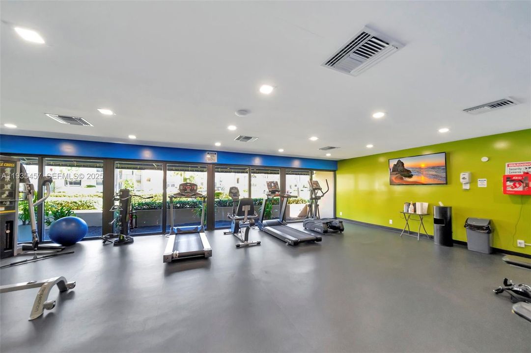 В аренду: $2,300 (2 спален, 2 ванн, 1050 Квадратных фут)