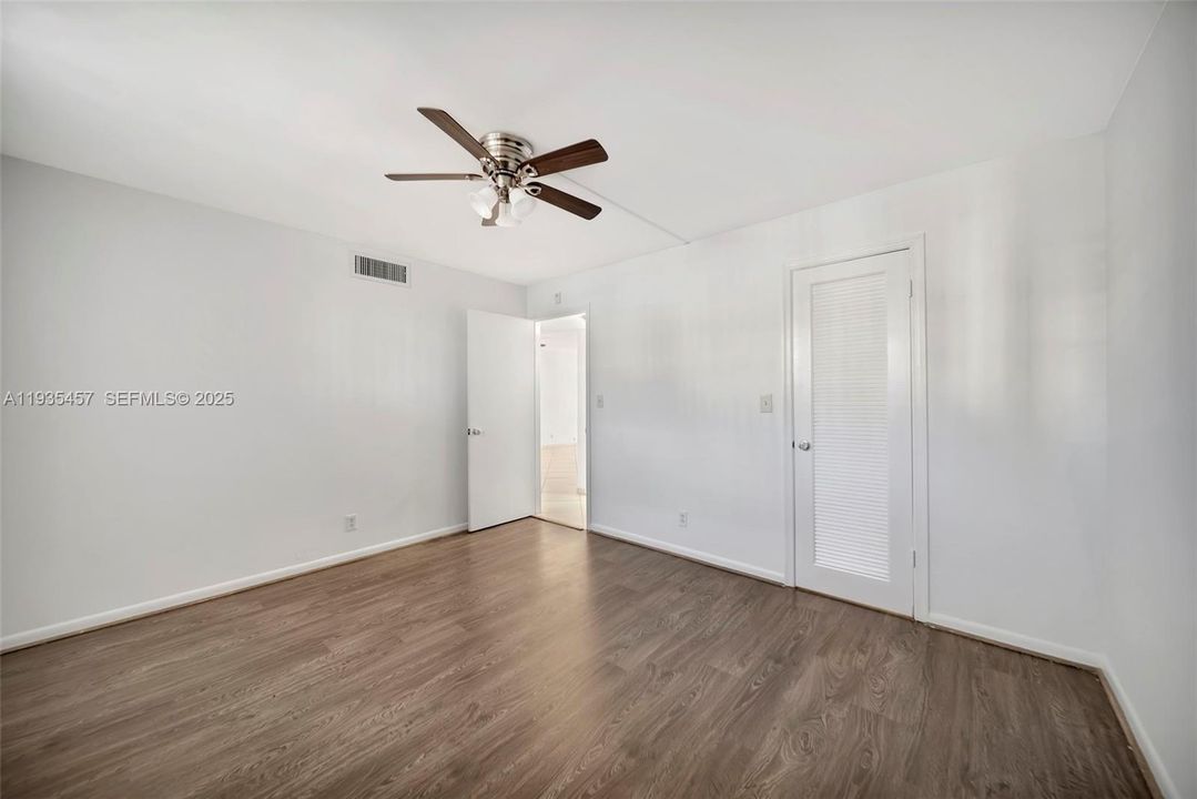 В аренду: $2,300 (2 спален, 2 ванн, 1050 Квадратных фут)