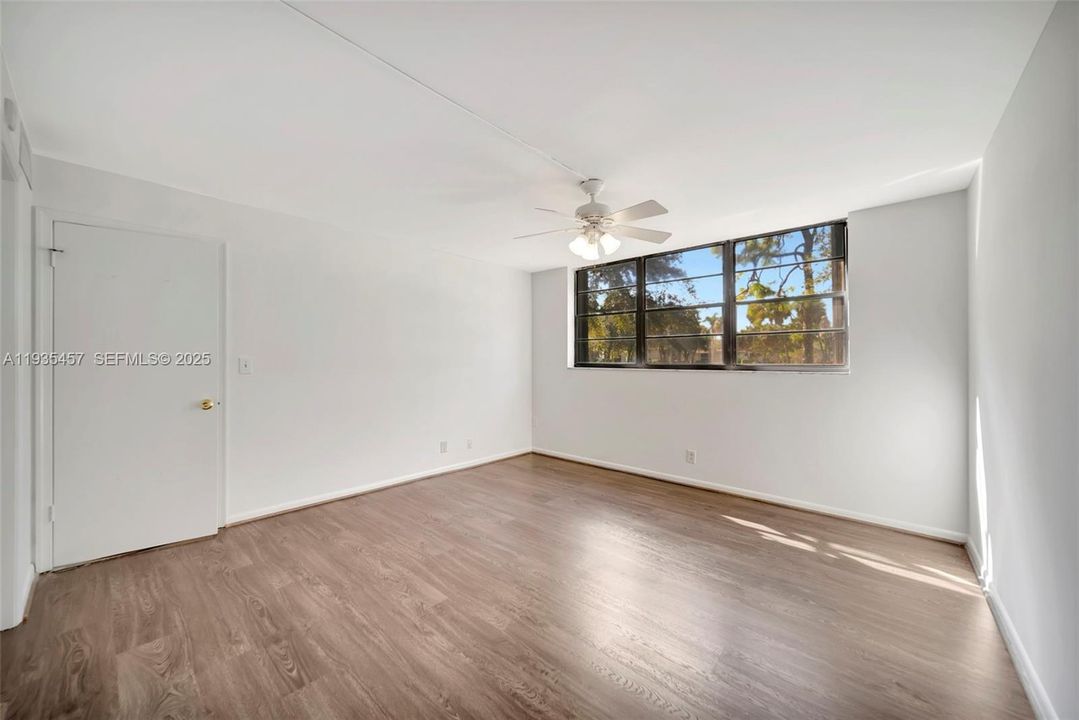 Newly Painted light-bright bedroom - golf course view