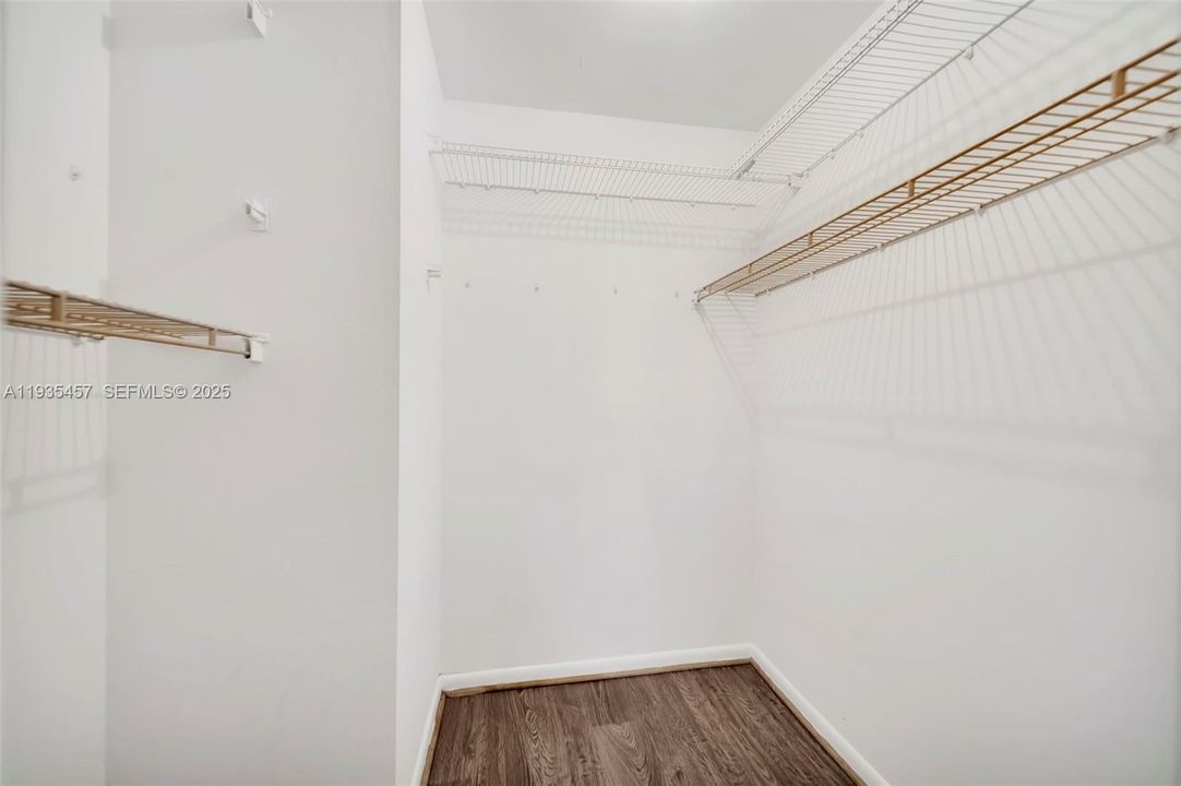 Guest Bedroom - Walk-in closet