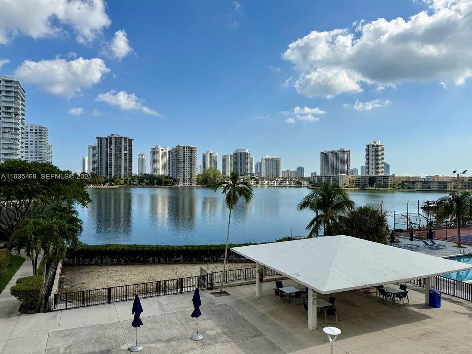 待售: $210,000 (2 贝兹, 2 浴室, 1058 平方英尺)