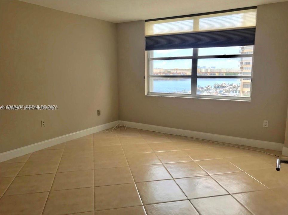 待售: $210,000 (2 贝兹, 2 浴室, 1058 平方英尺)