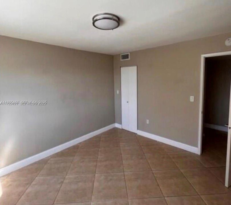 待售: $210,000 (2 贝兹, 2 浴室, 1058 平方英尺)