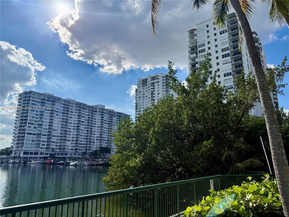 待售: $210,000 (2 贝兹, 2 浴室, 1058 平方英尺)