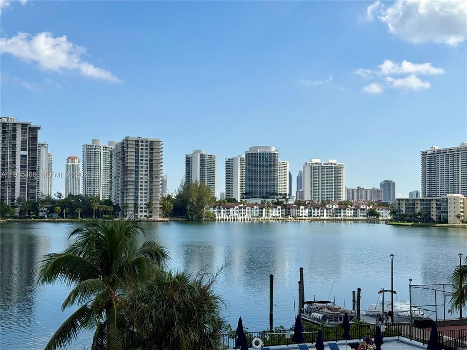 待售: $210,000 (2 贝兹, 2 浴室, 1058 平方英尺)