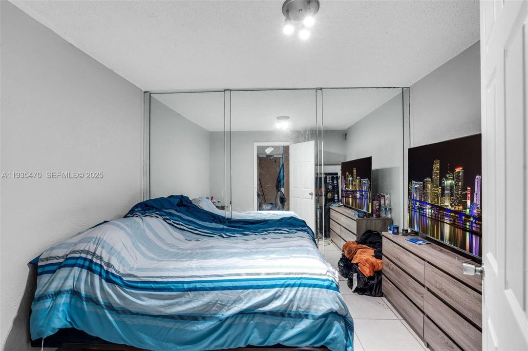 На продажу: $110,000 (2 спален, 2 ванн, 1200 Квадратных фут)