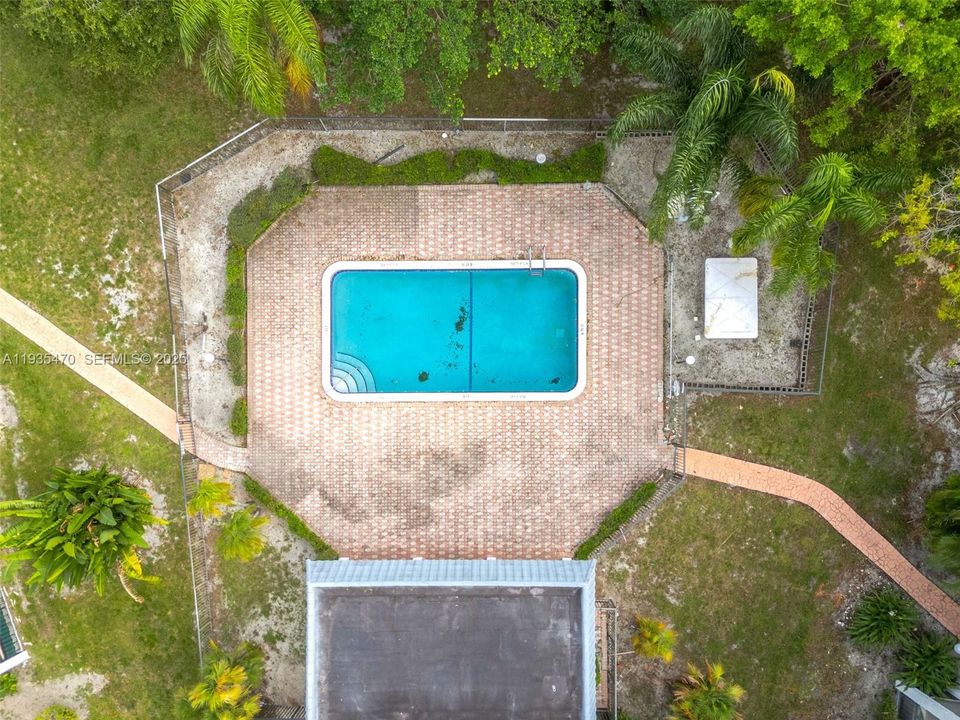 На продажу: $110,000 (2 спален, 2 ванн, 1200 Квадратных фут)