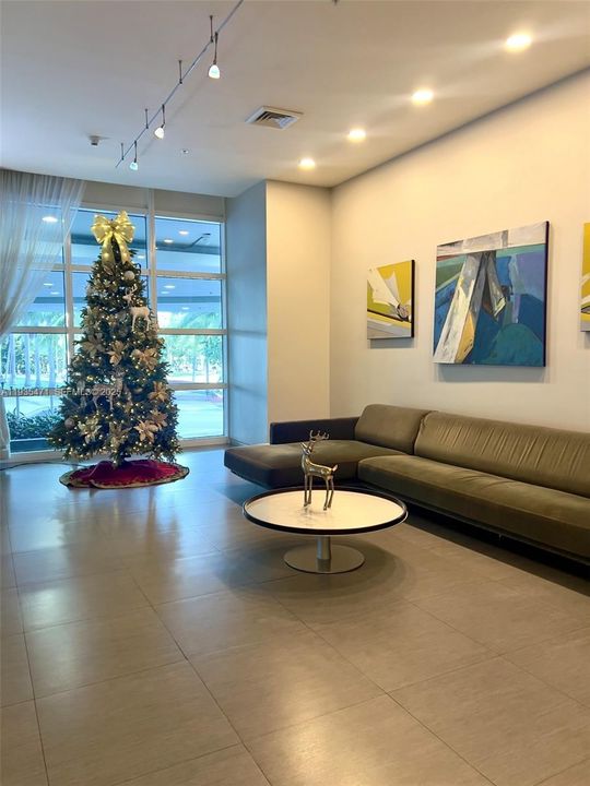 出租: $2,550 (1 贝兹, 1 浴室, 663 平方英尺)