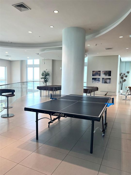 出租: $2,550 (1 贝兹, 1 浴室, 663 平方英尺)