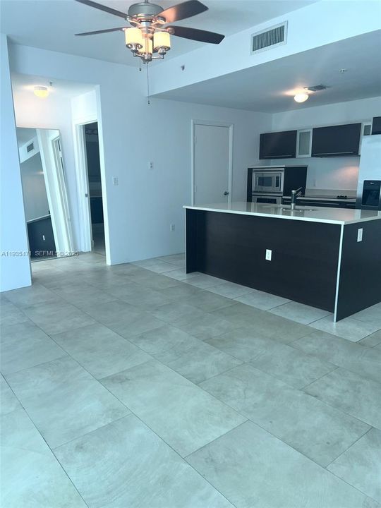 出租: $2,550 (1 贝兹, 1 浴室, 663 平方英尺)