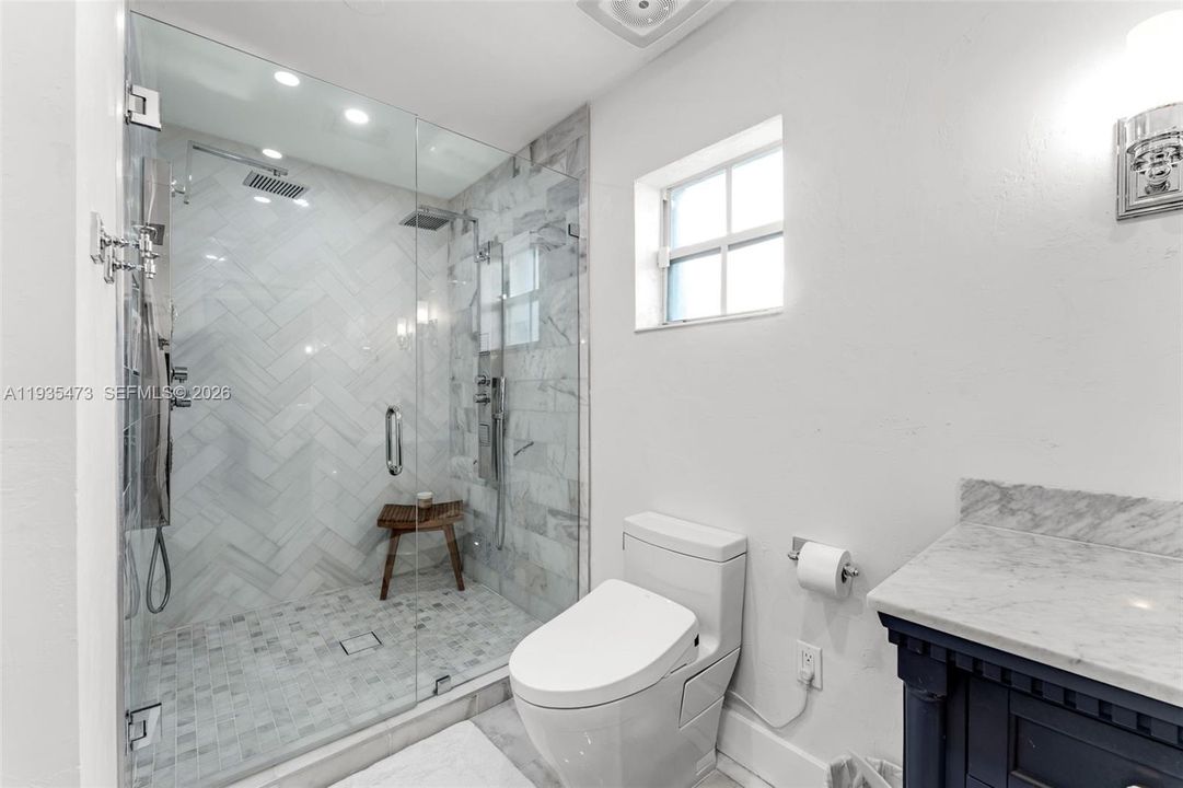 For Sale: $999,000 (6 beds, 3 baths, 2282 Square Feet)