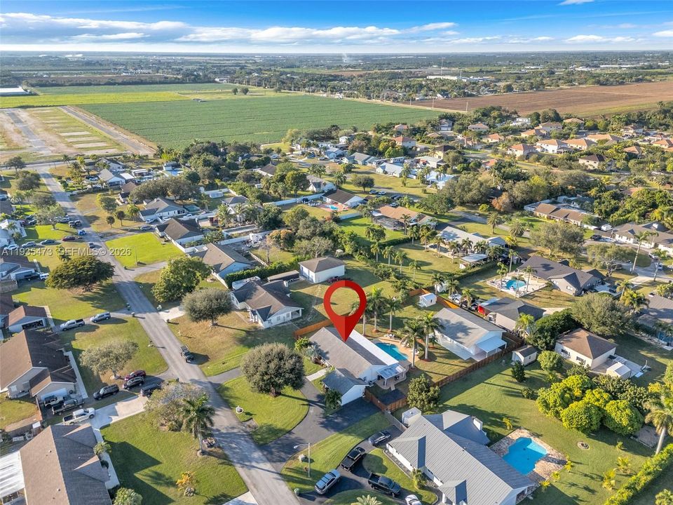 For Sale: $999,000 (6 beds, 3 baths, 2282 Square Feet)