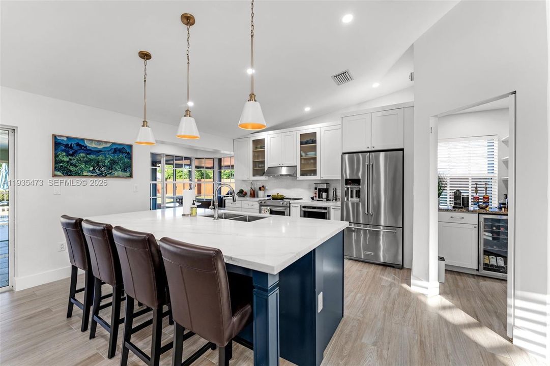 For Sale: $999,000 (6 beds, 3 baths, 2282 Square Feet)