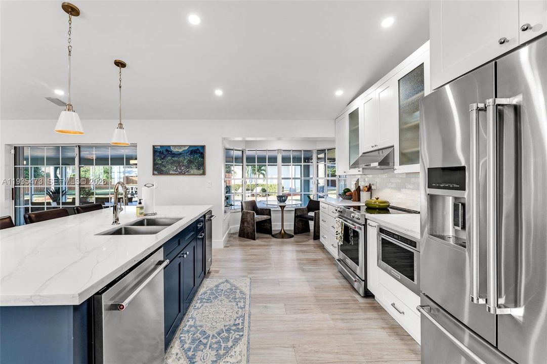 For Sale: $999,000 (6 beds, 3 baths, 2282 Square Feet)