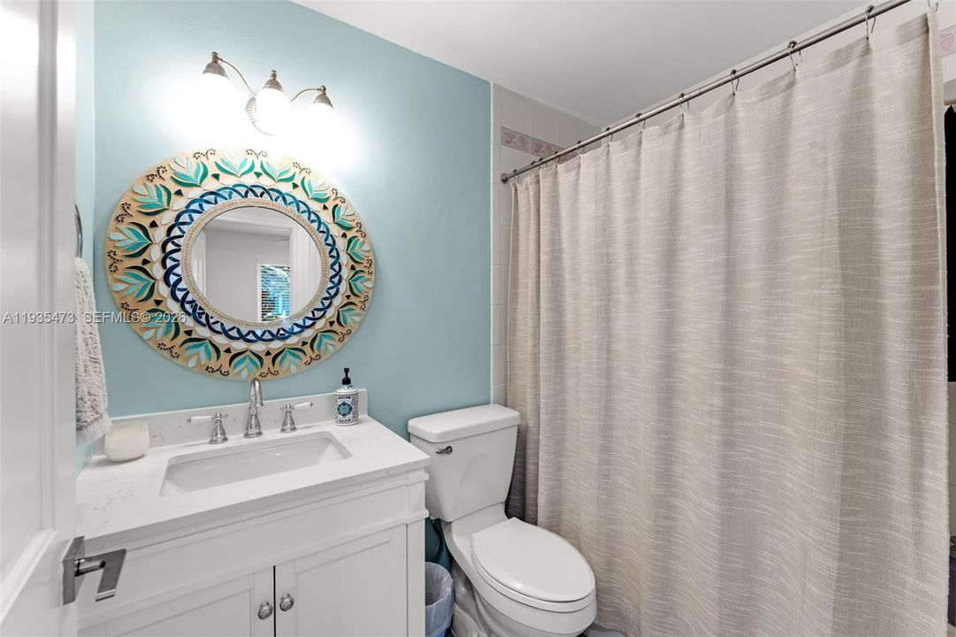 For Sale: $999,000 (6 beds, 3 baths, 2282 Square Feet)