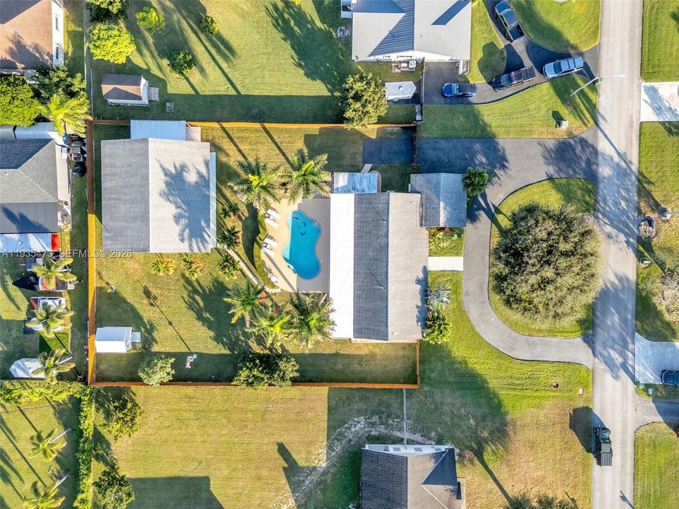 For Sale: $999,000 (6 beds, 3 baths, 2282 Square Feet)