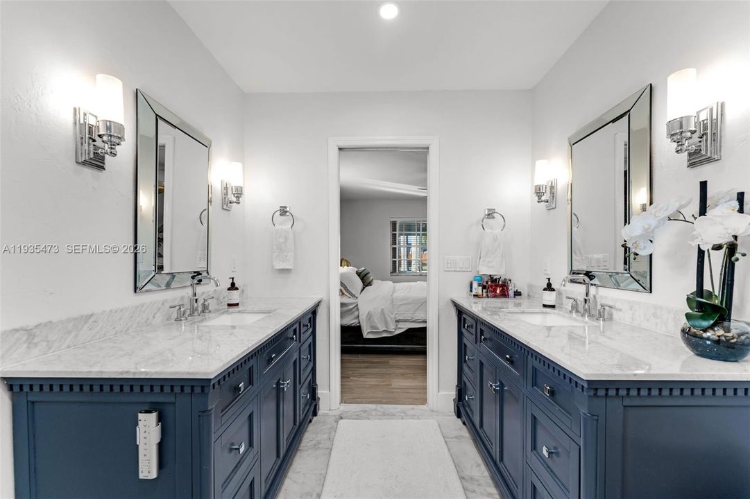 For Sale: $999,000 (6 beds, 3 baths, 2282 Square Feet)