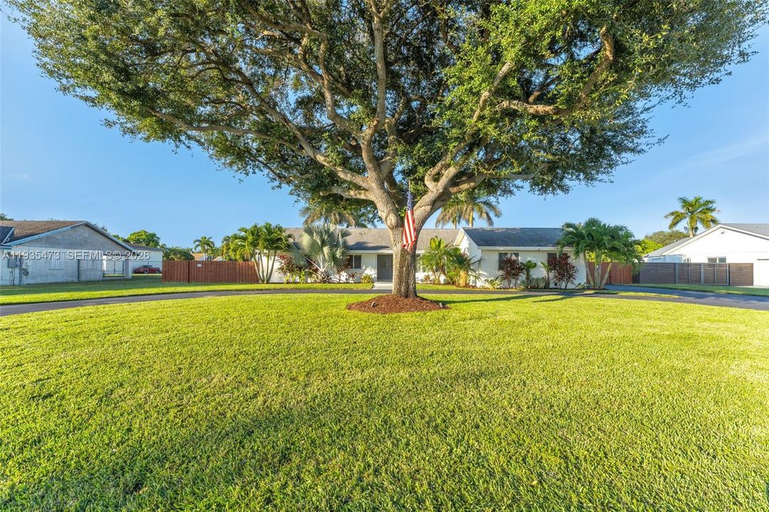 For Sale: $999,000 (6 beds, 3 baths, 2282 Square Feet)