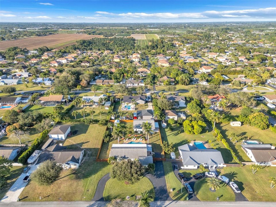 For Sale: $999,000 (6 beds, 3 baths, 2282 Square Feet)