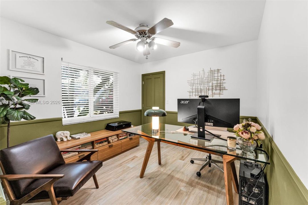 For Sale: $999,000 (6 beds, 3 baths, 2282 Square Feet)